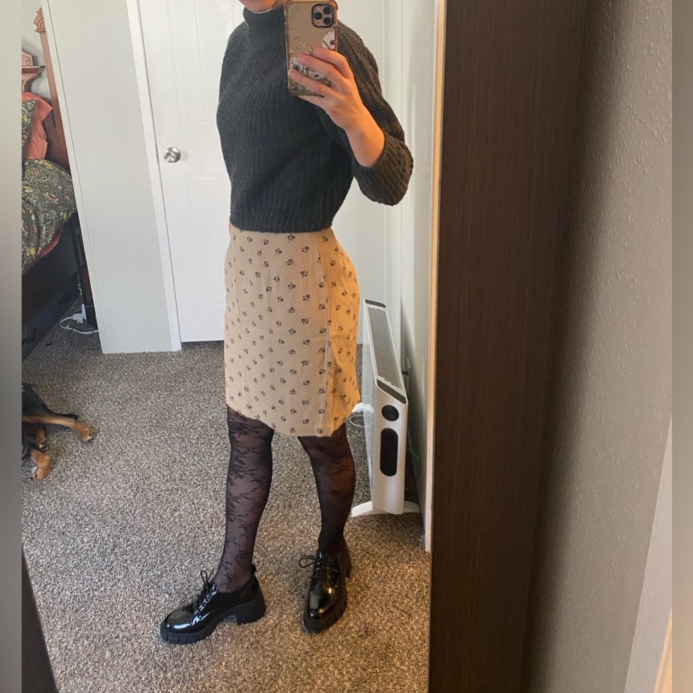 Vintage and black flower print 90s skirt